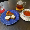 カフェ ココン - 料理写真:チーズケーキとキャロットケーキ（ハーフ）と紅茶