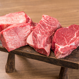 Photogenic on SNS◎The “Legendary Mori” where you can enjoy fresh chunks of meat is very popular!