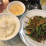 四川厨房 随苑 - ニンニクの芽と牛肉の炒め定食