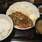 紅とん - 厚切り生姜焼き定食 820円 ♪