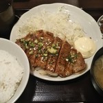 紅とん - 厚切り生姜焼き定食 820円 ♪