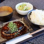 Yakiniku Miyabi - ハンバーグ定食