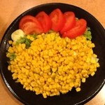 焼肉問屋 牛蔵 - トマトコーンサラダ