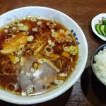 支那そば 佐川 - 支那そばと半ライスの組み合わせがおススメ。