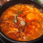 韓国の家 - 熱々のスン豆腐チゲ鍋
