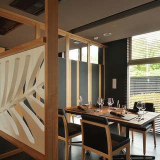 適度なプライベート性が保てる半個室。４~８名様までご利用可能です。