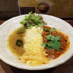 SPICY CURRY 魯珈 -  戻り鰹の激辛薬膳カレーと淡麗の２種カレー