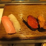 Chiyoda Sushi - 左から、大トロ、真鯛、いくら、うに