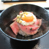 肉寿司 肉和食 KINTAN コレド室町 - ローストビーフ丼