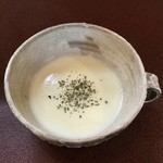ジャム cafe 可鈴 - 【週替わりランチ(1,050円)】カリフラワーのポタージュ。(スープは必ず最初に来ます。)