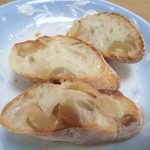 パン・ドゥ・マルシェ - マカダミアバゲットをスライスしてトースト