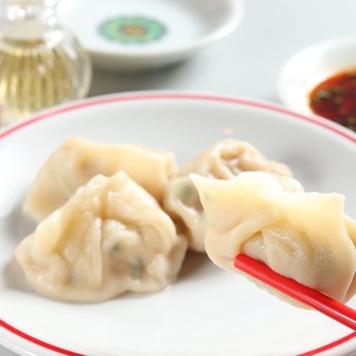 Gyoza / Dumpling with hand-made gyoza devised by a Michelin chef and beer! !