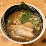 麺場 浜虎 - 醤ラーメン 豚叉焼乗せ(960円)