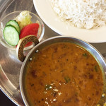 アーンドラ・ダイニング - 豆と玉ねぎをマスタードシードと色々スパイスで煮込んだもの。これは美味しい〜！