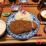 Tonkyuu - 黒豚 厚切りとんかつ定食 1560円