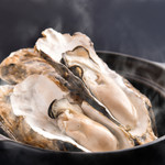 Oyster steamed in clay pot with sake (6 pieces)