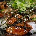 串焼き 勝 - 豚バラ鶏皮ハーフ丼（670円）
