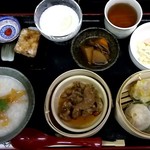 Chuugoku Sai Yuifua - 飲茶セット　1590円　点心３種　揚物　豚肉とブラックビーンズの蒸し物　小鉢２種　　　　中国粥　烏龍茶　デザート