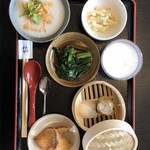 Chuugoku Sai Yuifua - 裕華の朝粥　(日・祝限定）(８時００～９時４５迄）850円　本日のお粥・温野菜・小鉢・点心2種・烏龍茶・デザート
      
      
      