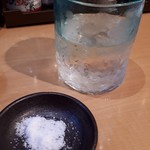 沖縄料理・島酒場 がらくた - 海塩で菊之露