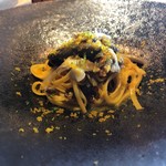 communico - 天然ひらたけとからすみ 卵麺のパスタ