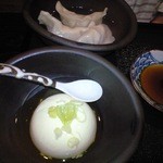 小麦の木 - 地粉うどんと茹で餃子のセット　芽室産大豆の自家製豆腐と餃子