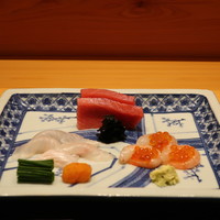 おたぎ - 勝浦の平目、宮城の鮪、甘海老いくら乗せ