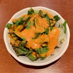 purashiddananandokare-hausu - キーマカレー ¥830 に付くサラダ