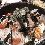 炭火焼肉屋台 たじま屋 - 大根サラダ大量！