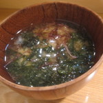 本家鮪屋すし茶家 - 海苔と海草タップリのみそ汁