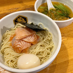 真鯛らーめん 麺魚 - 特製サーモンつけ麺 1160円