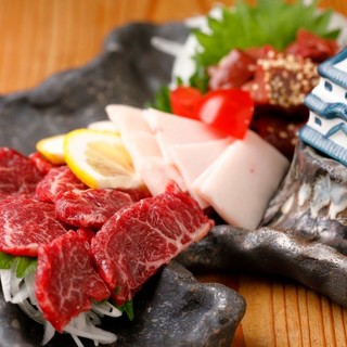 A variety of Kyushu dishes such as horse sashimi delivered directly from Kumamoto, Hakata sesame mackerel, and salted Gyoza / Dumpling.