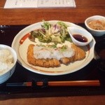 ヤシロ - お昼の　おろし豚カツの定食