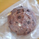 ブーランジュリー ベック - ダブルショコラ(220円税抜、ココア生地にチョコレートを2種類使用。生地はふかふかした食感)