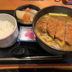 おぎ野 - カツカレーうどんとご飯。小鉢は肉じゃが。