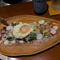 グリル ア ターブル - 香川県産ロメインレタス 焼きシーザーサラダ 880円