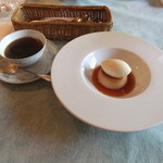 ビストロ エピス - ﾗﾝﾁのﾃﾞｻﾞｰﾄ(ｼﾞｬｽﾐﾝﾃｨｰのﾌﾟﾘﾝ)とｺｰﾋｰ