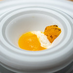 薫 HIROO - 和歌山県由良みかんのジュース、 ゼリー、 軽く炙った身、 ミルクジェラート