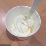 マクドナルド - 100円ソフトクリーム（本来はコーンですが、今回はカップにいれてもらってます）