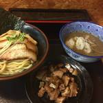 Menya Itadaki Nakagawakai - 濃厚魚介つけ麺 と、くずチャーシュー｜麺屋頂中川會 