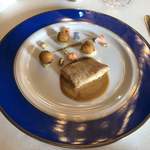 トゥールダルジャン 東京 - 魚料理「的鯛のジョワンヴィル風 根セロリとムール貝のクロムスキ」