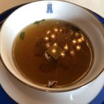 トゥールダルジャン - スープ「琥珀色に輝く幼鴨のコンソメスープ」