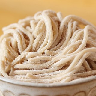 国産小麦100％！全粉粒麺使用