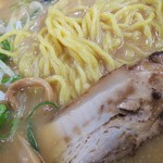 らーめん 信玄 南６条店 - 麺･チャーシュー アップ  ( 旨いんでないかい♪)