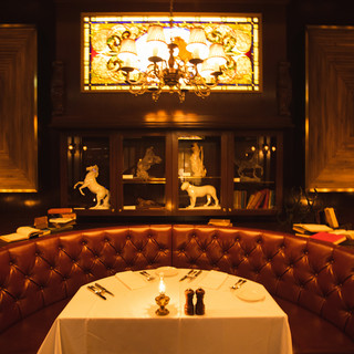 【2名様用】
                                          ソファー席　
                                          3,300円（税込）にてソファー席のご指定も可能