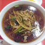 江南春 - 肉絲湯麺／豚肉細切ラーメン630円（平成２３年９月）
