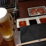 焼肉グレート - ビールとお通しの肉にぎり