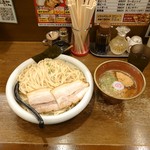 ラーメン うづまき - 太麺でかなりの量のつけ麺