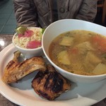 Café Platano - Sopa De Pollo A la Parrilla