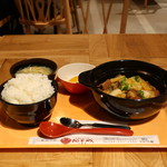 阿里城 - 牛バラと白菜、春雨土鍋定食